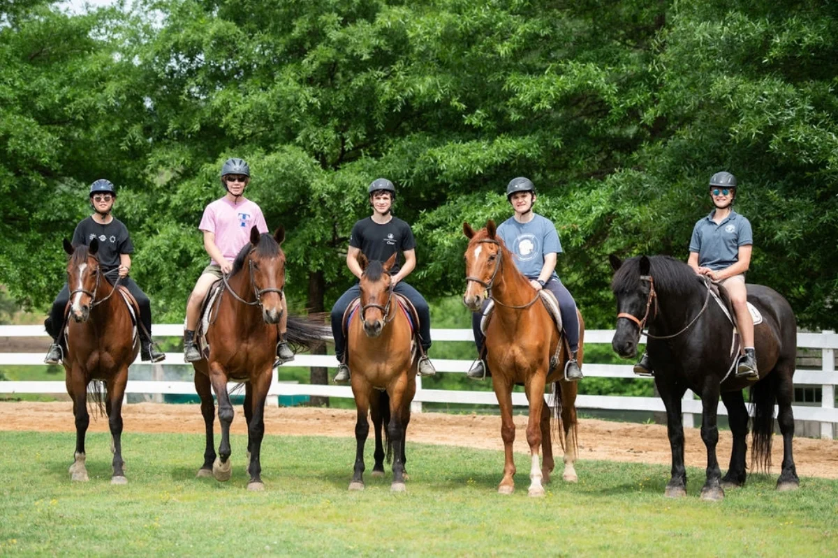 5 Keswick students on horses